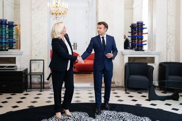 Emmanuel Macron et Marine Le Pen mardi à l&#039;Elysée.