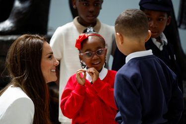 Kate Middleton et le prince William marquent le Windrush Day en inaugurant une nouvelle statue à la gare de Waterloo, à Londres le 22 juin 2022.