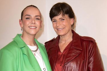 Pauline Ducruet et sa mère Stéphanie de Monaco lors du défilé Alter à la Fashion Week de Paris, le 1er mars 2022.