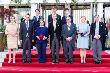 La grande-duchesse Maria-Teresa et le grand-duc Henri de Luxembourg avec les princesses Alexandra et Stéphanie et les princes Louis, Gabriel et Guillaume à Luxembourg, le 23 juin 2022