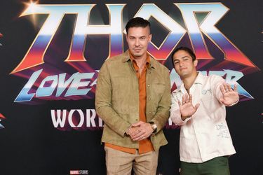 Lewis Tan et Aramis Knight à la première mondiale du film "Thor: Love and Thunder" à Hollywood, le 23 juin 2022. 