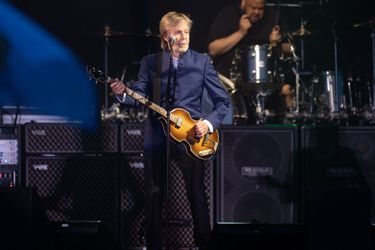 Paul McCartney sur la scène du Festival de Glastonbury, à Worthy Farm, Pliton, au Royaume-Uni, le 25 juin 2022.