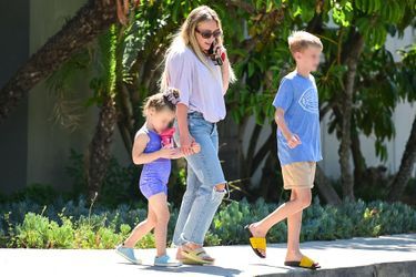 Hilary Duff accompagnée de sa fille Banks et de son fils Luca, le 26 juin 2022 à Los Angeles.
