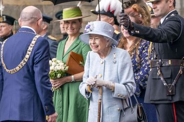 La reine Elizabeth II avec la comtesse Sophie de Wessex, à Edimbourg le 27 juin 2022
