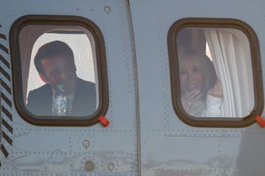 Arrivée d'Emmanuel et Brigitte Macron à l’aéroport international Franz-Josef Strauss de Munich, vendredi.