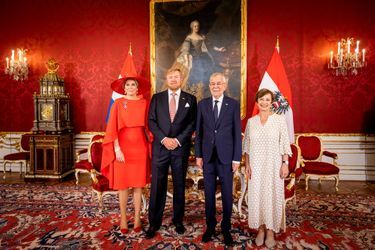 La reine Maxima et le roi Willem-Alexander des Pays-Bas avec le couple présidentiel autrichien à Vienne, le 27 juin 2022