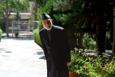 L'ancien président afghan Hamid Karzai dans la résidence où il est assigné, à Kaboul. 