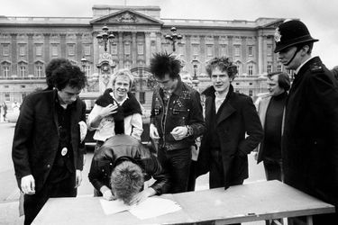 Le groupe de rock britannique, The Sex Pistols. 