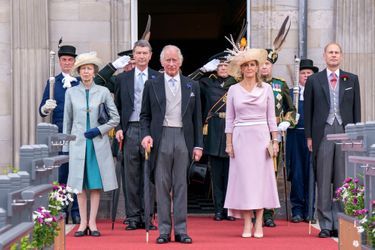 La princesse Anne, Timothy Laurence, le prince Charles, la comtesse Sophie de Wessex et le prince Edward à Edimbourg, le 29 juin 2022