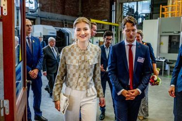 La princesse Elisabeth de Belgique, dans une veste Emporio Armani, à Louvain le 30 juin 2022