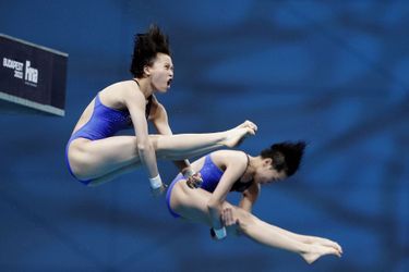 Les Chinoises Chen et Quan ont écrasé la concurrence lors des championnats du monde de plongeon à 10 m synchronisé.