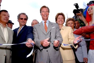 Le grand-duc Henri de Luxembourg lors du Grand départ du Tour de France depuis Luxembourg, le 7 juillet 2002