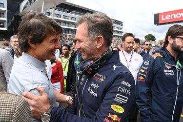Tom Cruise et Christian Horner, le Team Principal de l&#039;écurie Red Bull, lors du Grand Prix F1 de Grande-Bretagne, à Silverstone, le 3 juillet 2022.