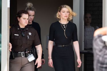 Amber Heard au tribunal de Fairfax, en Virginie, à l'issue de son procès contre son ex-mari Johnny Depp, le 1er juin 2022.