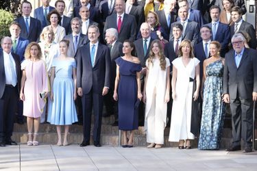 La princesse Leonor d'Espagne avec ses parents le roi Felipe VI et la reine Letizia et sa sœur cadette la princesse Sofia à Cornellà de Llobregat, le 4 juillet 2022