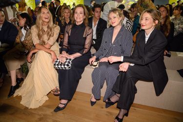 Elle Macpherson, Sigourney Weaver, Alba Rohrwacher et Mathilde Warnier au défilé de mode Haute-Couture automne-hiver 2022-2023 Dior, à Paris, le 4 juillet 2022.