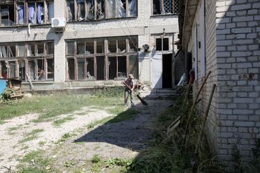 Après l'attaque russe contre un lycée et une école technique de Kharkiv, dans le nord-est de l'Ukraine. 