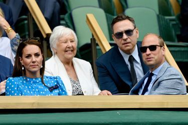 Kate Middleton, duchesse de Cambridge, et le prince William avec David Walliams et sa mère Kathleen au tournoi de Wimbledon à Londres, le 5 juillet 2022