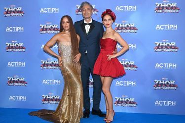 Natalie Portman, Tessa Thompson et Taika Waititi le 5 juillet 2022 à Londres.