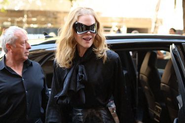 Nicole Kidman arrive au défilé Balenciaga haute couture à Paris le 6 juillet 2022.