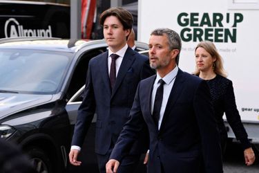 Le prince héritier Frederik de Danemark avec son fils aîné le prince Christian à Copenhague, le 5 juillet 2022