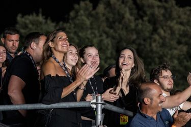 Angelina Jolie et sa fille Shiloh au concert de Maneskin à Rome, le 9 juillet 2022. 