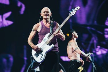 Flea et Anthony Kiedis des Red Hot Chili Peppers, en concert vendredi 8 juillet 2022 au Stade de France.
