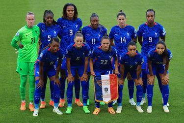 L'équipe de France féminine face à l'Italie le 10 juillet 2022 à Rotherham, en Angleterre.
