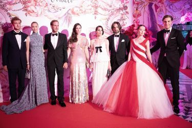 La princesse Alexandra de Hanovre avec ses demi-frères, sa demi-soeur, leurs conjoints et son compagnon, au Bal de la Rose à Monaco, le 8 juillet 2022