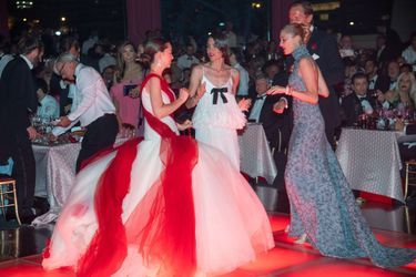 La princesse Alexandra de Hanovre, dans une robe du soir Giambattista Valli, au Bal de la Rose à Monaco, le 8 juillet 2022