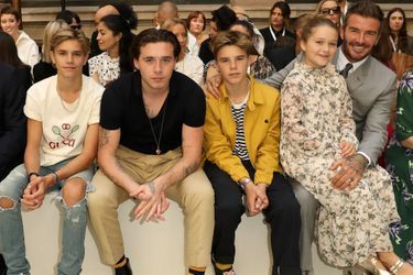 David Beckham aux côtés de ses enfants, Brooklyn, Romeo, Cruz et Harper lors de Fashion Week de Londres, le 15 septembre 2019.