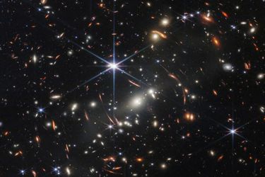 Cette photographie est &quot;l&#039;image infrarouge la plus profonde et la plus claire jamais prise de l&#039;Univers lointain jusqu&#039;ici&quot;, a déclaré la Nasa.