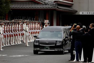 La cérémonie des obsèques s'est déroulée en début d'après-midi au temple bouddhiste Zojoji, dans le centre de la capitale nippone.