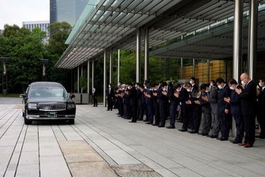 Après la cérémonie, le cortège funéraire a quitté le temple pour passer devant des institutions politiques où M. Abe a officié au cours de sa carrière: le Parlement, le bureau du Premier ministre et le siège du Parti libéral-démocrate (PLD, droite nationaliste) au pouvoir.
