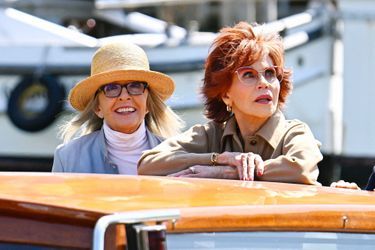 Diane Keaton et Jane Fonda prennent un bateau-taxi dans le grand-canal de Venise, pour le tournage d'une scène du film «Book Club 2», le 11 juillet 2022.