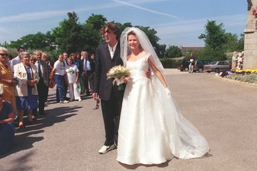 Charlotte Valandrey lors de son mariage avec Arthur,  Pleneuf-Val André, dans les Côtes D'Armor, le 17 juillet 1999. 