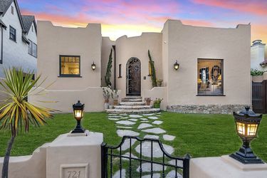 Guillermo Del Toro a acheté une villa à Los Angeles pour 4,2 millions de dollars, soit près de 4,1 millions d'euros.