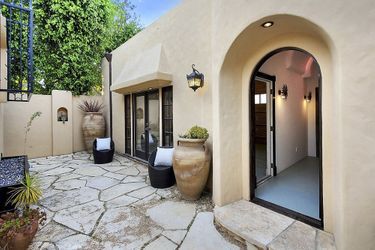 Guillermo Del Toro a acheté une villa à Los Angeles pour 4,2 millions de dollars, soit près de 4,1 millions d'euros.