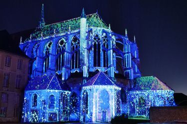 L'église Saint-Pierre de Chartres illuminée