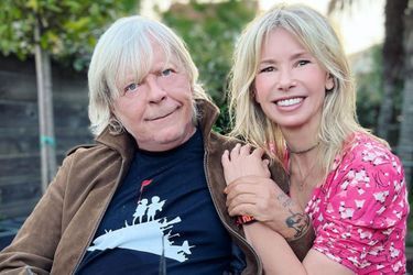 Renaud et son ex-femme Romane Serda sur Instagram le 12 mai 2022, pour les 70 ans du chanteur. 