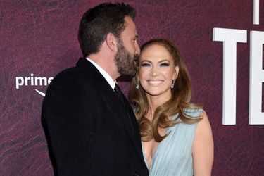 Jennifer Lopez et son époux Ben Affleck lors de la première de "The Tender Bar", à Los Angeles, le 12 décembre 2021.