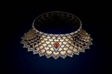 Louis Vuitton, les ailes du désir: Collier en or poli miroir, diamants et grenat spessartite.