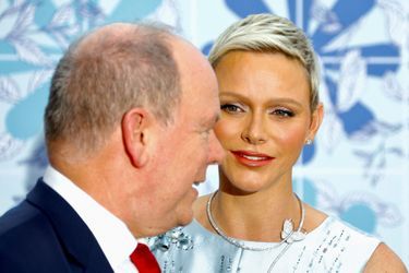 Le prince Albert II et son épouse la princesse Charlène au gala de la Croix-Rouge monégasque, le 18 juillet 2022.