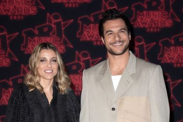 Amir et sa femme Lital aux NRJ Music Awards à Cannes, novembre 2021. 
