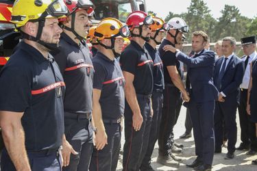 Le chef de l'Etat a rencontré les sapeurs-pompiers de Gironde.