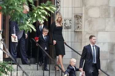 Ivanka Trump avec ses enfants, son frère Eric et son père Donald. 