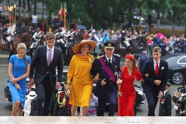 Le roi Philippe, son épouse la reine Mathilde et leurs enfants, la princesse Eleonore, le prince Gabriel et la princesse héritière Elisabeth avec le prince Emmanuel lors du service religieux donné à la cathédrale Sainte-Gudule à l'occasion de la Fête nationale belge, à Bruxelles, le 21 juillet 2022. 