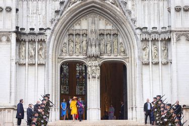 Le roi Philippe, son épouse la reine Mathilde et leurs enfants, la princesse Eleonore, le prince Gabriel et la princesse héritière Elisabeth avec le prince Emmanuel lors du service religieux donné à la cathédrale Sainte-Gudule à l'occasion de la Fête nationale belge, à Bruxelles, le 21 juillet 2022. 