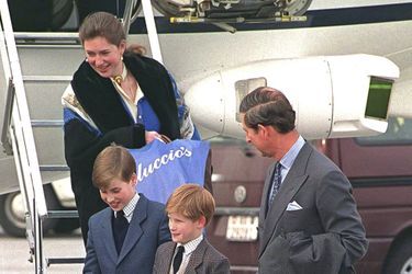 Le prince Charles et ses fils, William et Harry, avec leur nounou Tiggy Legge-Bourke, en Suisse en 1994.