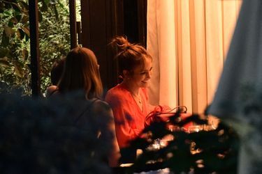 Jennifer Affleck (Lopez) et son mari Ben Affleck en lune de miel à Paris. Le couple est allé dîner au restaurant "Le Matignon", accompagné d'une des filles de l'acteur, Violet. Le 21 juillet 2022